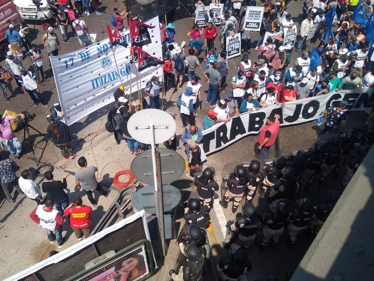 FOTO: Cortes en Buenos Aires en reclamo de trabajo genuino