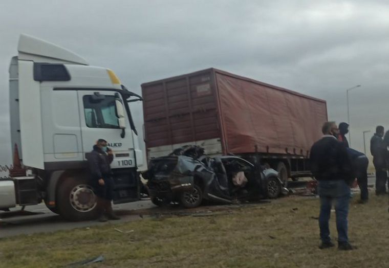 FOTO: Tres autos y dos camiones chocaron en autopista Córdoba-Rosario.