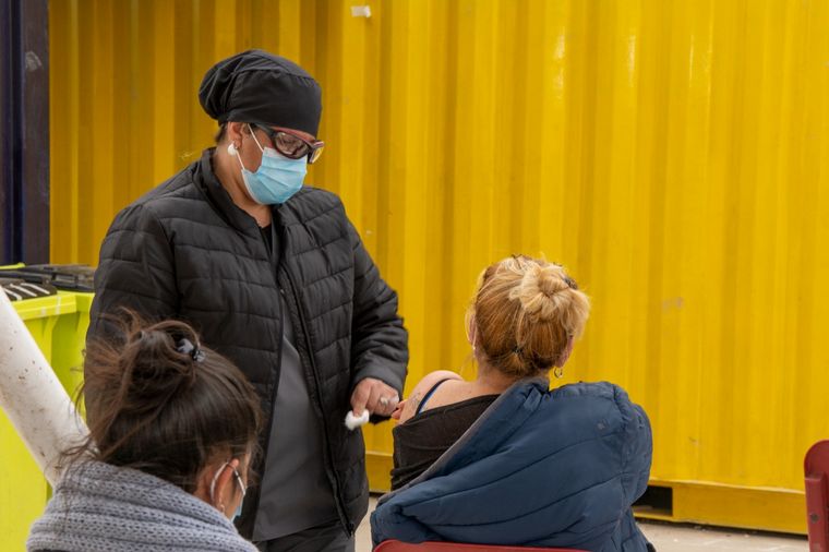 Completarán su esquema con el mismo fármaco que recibieron como primera dosis.