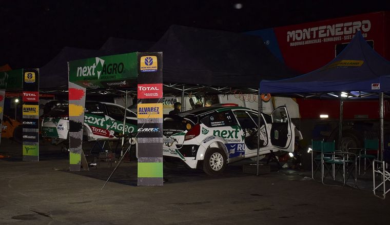 FOTO: La nochel, el salto, el show del RallyCross en el #Galvez" de Buenos Aires.