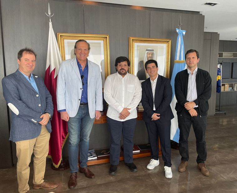 FOTO: Diego Borinsky, Gustavo Vergara, el cónsul de Qatar, Máximo Tell y Marcos Calligaris