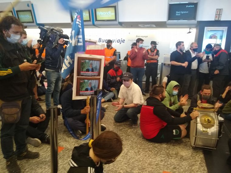 Se levantó la protesta de los empleados despedidos de Latam