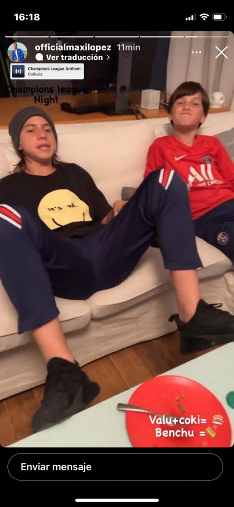 Maxi López junto a sus tres hijos y las nenas de Wanda con Mauro Icardi.