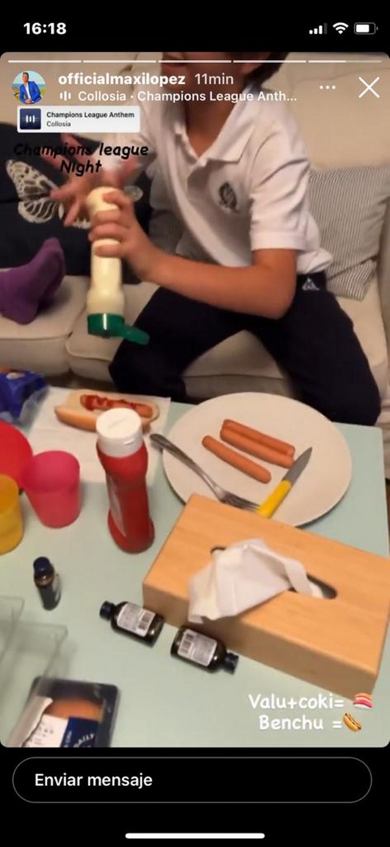 Maxi López junto a sus tres hijos y las nenas de Wanda con Mauro Icardi.