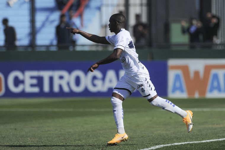 Carbonero marcó el único tanto del encuentro.