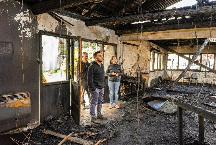 FOTO: Reconstruirán el club incendiado por mapuches en El Bolsón