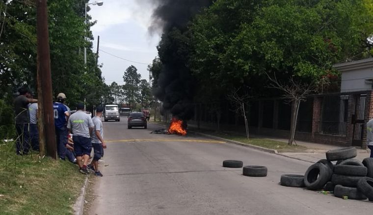 Protesta de trabajadores de Fernet Branca en la planta de Tortuguitas. 