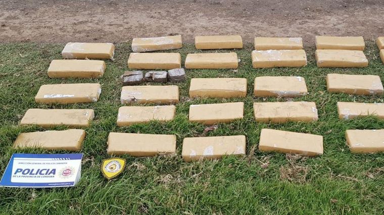 La Policía incautó varios ladrillos compactados de marihuana en Laboulaye