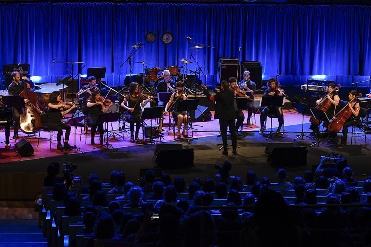 Figuras del rock cerraron el concierto homenaje a Charly García.