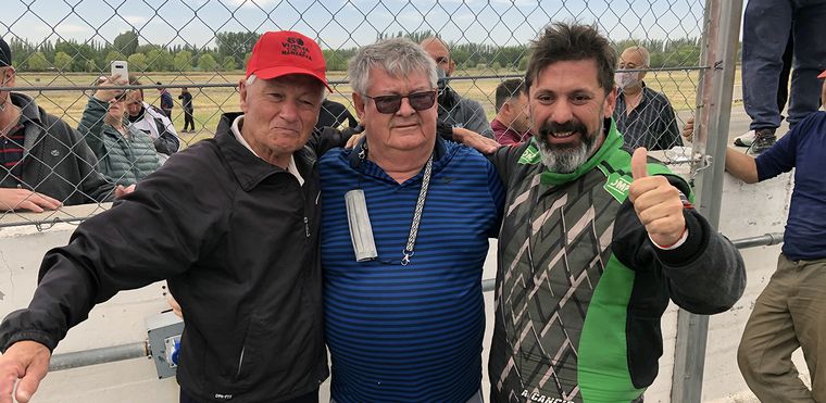 Raúl Campaña, Héctor Cancio y Alejandro Cancio en el festejo final.