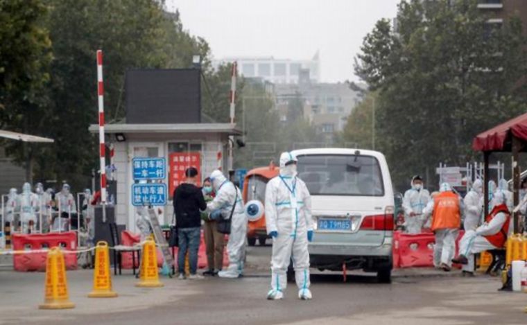 En Lanzhou limitan las salidas a compras esenciales o salud.