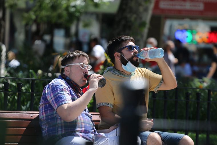 La temperatura superaba los 38 grados al mediodía de este martes.