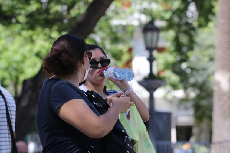 La temperatura superaba los 38 grados al mediodía de este martes.