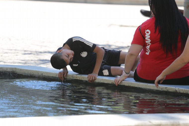 La temperatura superaba los 38 grados al mediodía de este martes.