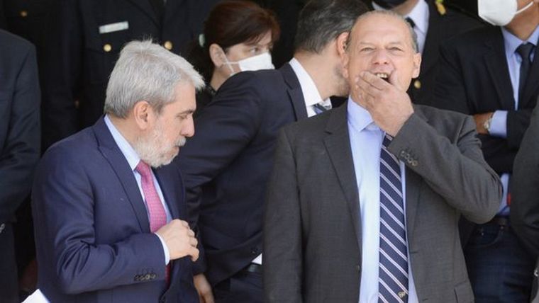 FOTO: Tenso cruce entre Aníbal Fernández y Sergio Berni. 