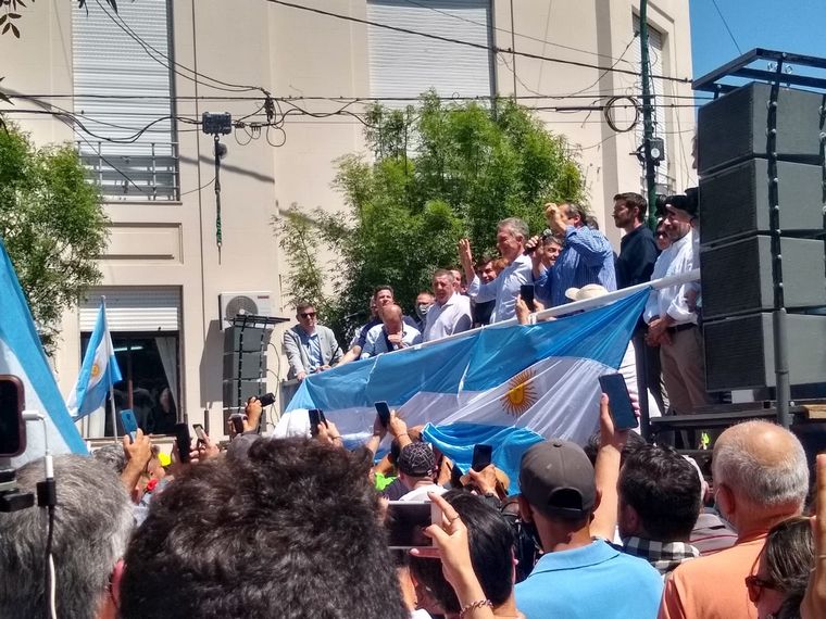 FOTO: Macri llegó a Dolores 