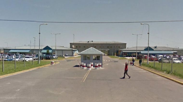 Dieciocho presos tomaron de rehén a una policía en Ezeiza