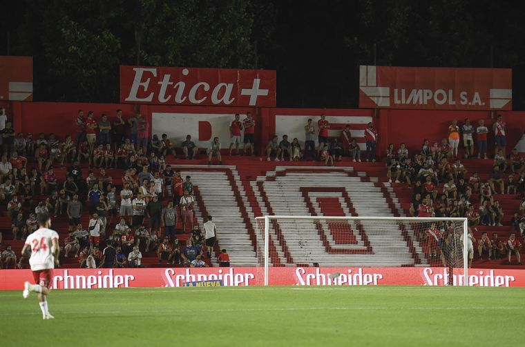 Un emotivo homenaje a Diego Maradona en el estadio que lleva su nombre