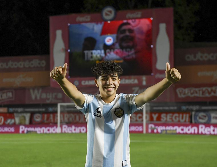 Un emotivo homenaje a Diego Maradona en el estadio que lleva su nombre