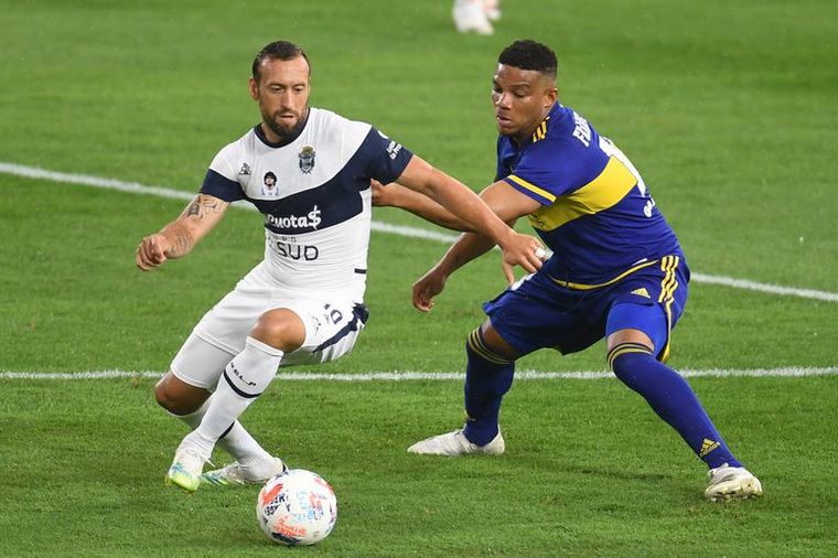 Boca y Gimnasia se enfrentan en La Bombonera desde las 20.15.