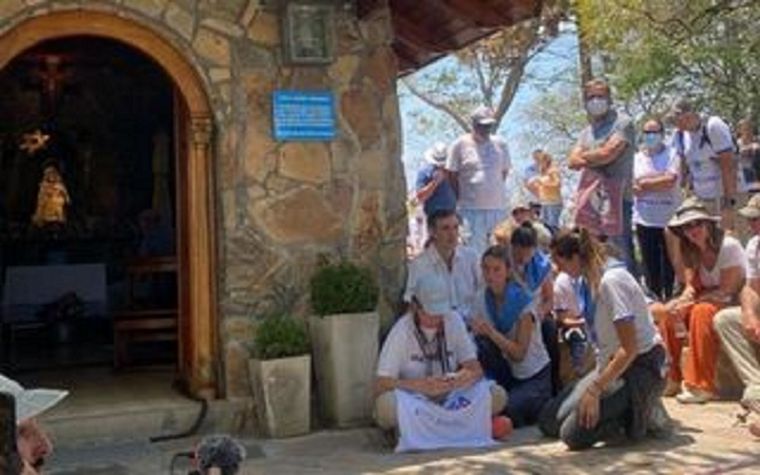 Esteban Bullrich fue parte de la peregrinación a la Virgen del Cerro, en Salta. 