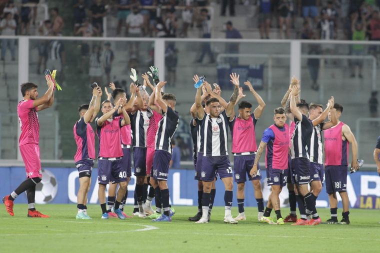Talleres le ganó a Huracán: sigue siendo el único escolta