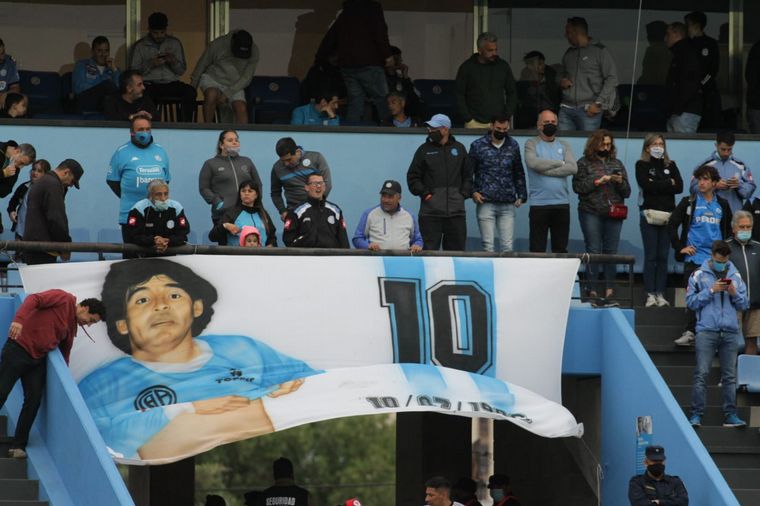 Homenaje a Maradona de Belgrano
