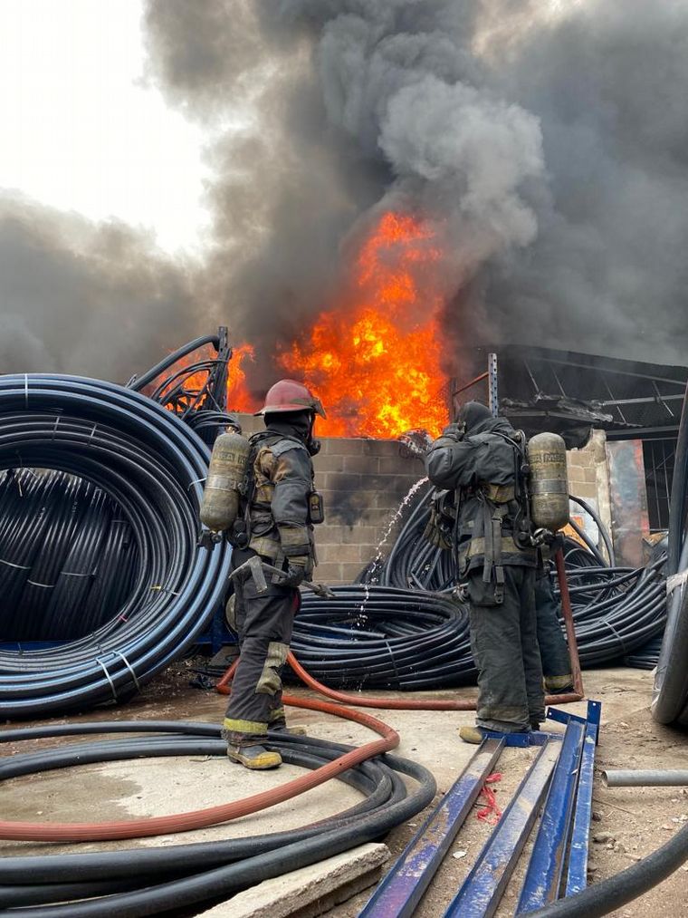 Sofocaron las llamas del local en la zona de la Mujer Urbana
