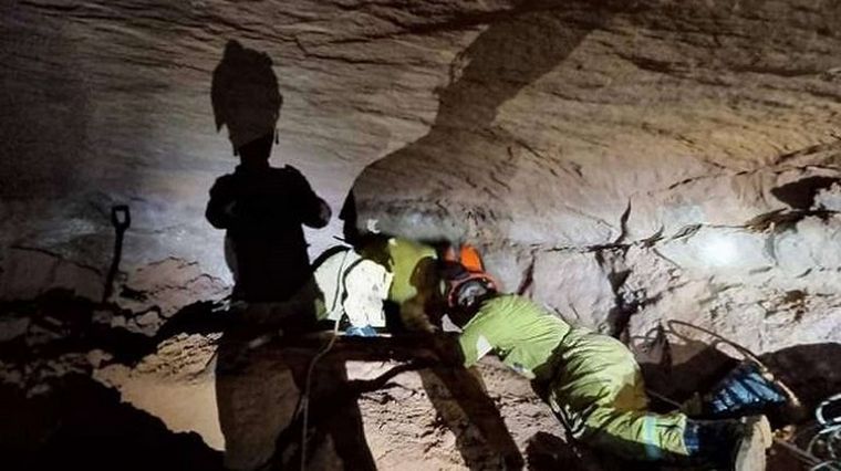 FOTO: Bomberos murieron atrapados en una cueva en Brasil (Foto: AFP).
