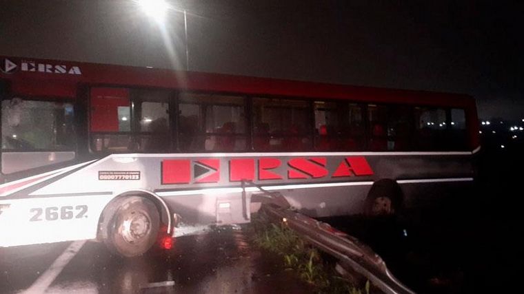 Un colectivo urbano casi desbarranca en Circunvalación