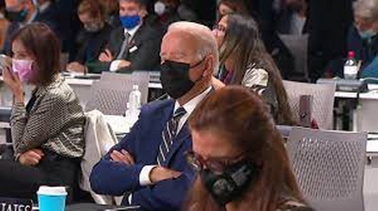 FOTO: Joe Biden se quedó dormido en la cumbre del Cambio Climático.