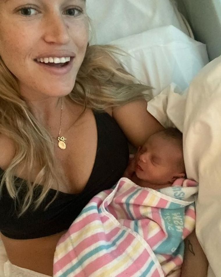 La bebé fue concebida por fecundación in vitro luego de que falleciera su padre