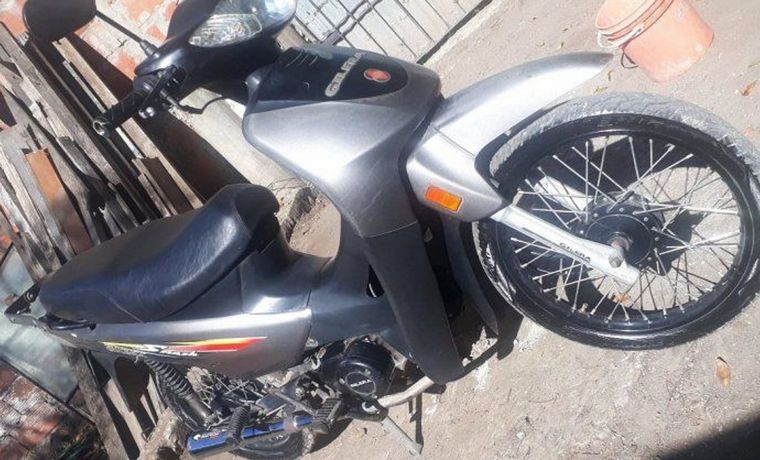 Una de las fotos de la moto que el joven publicó en las redes.