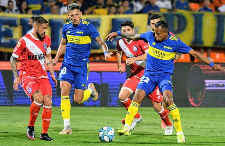 Boca y Argentinos, un duelo de alto voltaje en Mendoza.