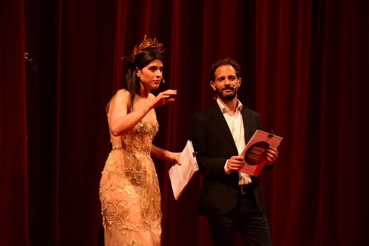 Los conductores del evento.