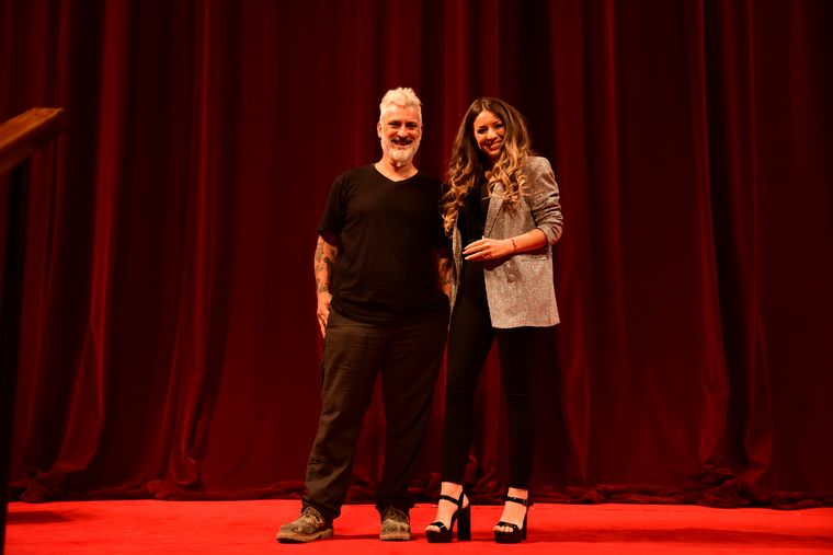 El presidente de CIEyA, José Palazzo, entregó el premio Artista del Año a Magui Olave