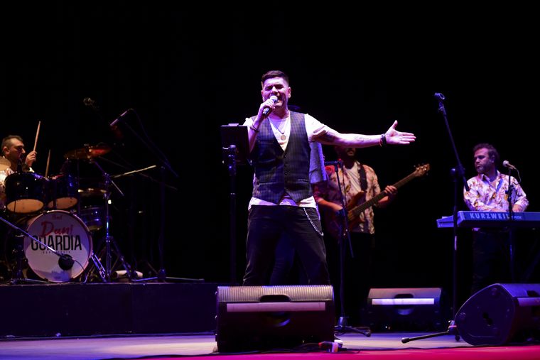 Dani Guardia cantó