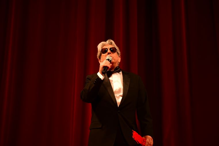 Roque Narvaja recibió una ovación y la distinción de CIEyA a la trayectoria.