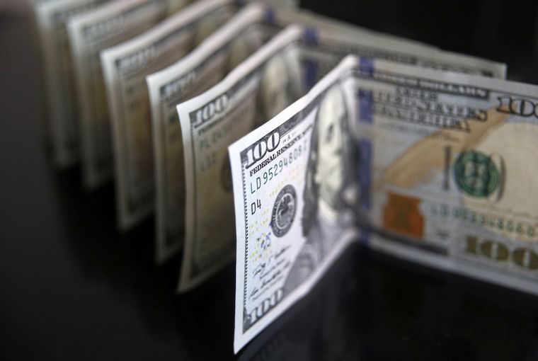 FOTO: El dólar "blue" cerró septiembre estable, a $288 por unidad.