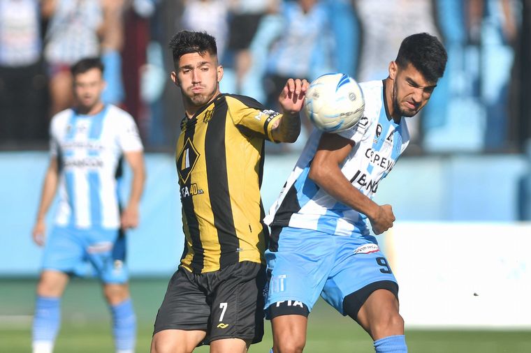 FOTO: Racing de Córdoba y Deportivo Madryn buscan el ascenso en Arsenal de Sarandí.