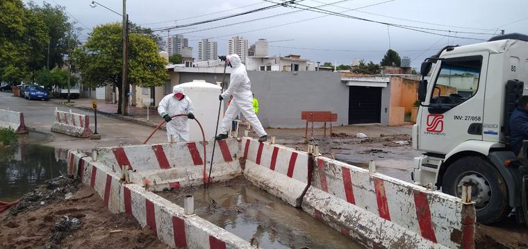 FOTO: La lluvia hizo estragos en el caos cloacal de Villa Páez