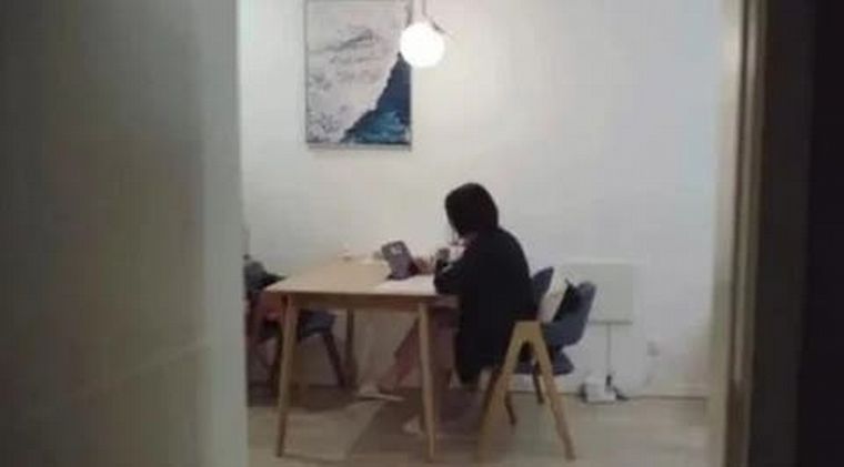 Ahorra el 90% de su sueldo: se compró una casa en nueve años