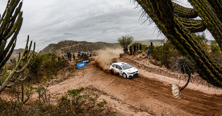 El tucumano Padilla con el Polo/Baratec el mas rápido de Maxi Rally.