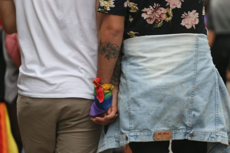 FOTO: Bandera LGBT en la 13º Marcha del Orgullo en Córdoba