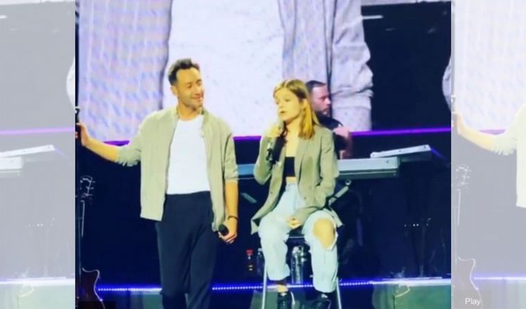 La hija de Agustina Cherri y Gastón Pauls cantó ante el público por primera vez