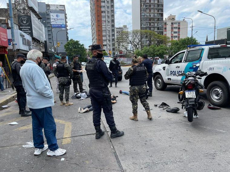 FOTO: Vecinos de Ramos Mejía reclamaron por el asesinato del kiosquero.