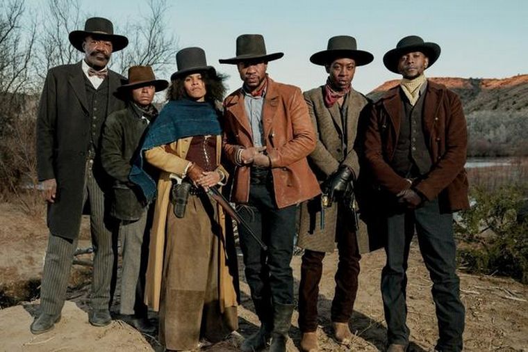 Todos juntos en uno de los pocos momentos de tranquilidad.Después empieza la balacera