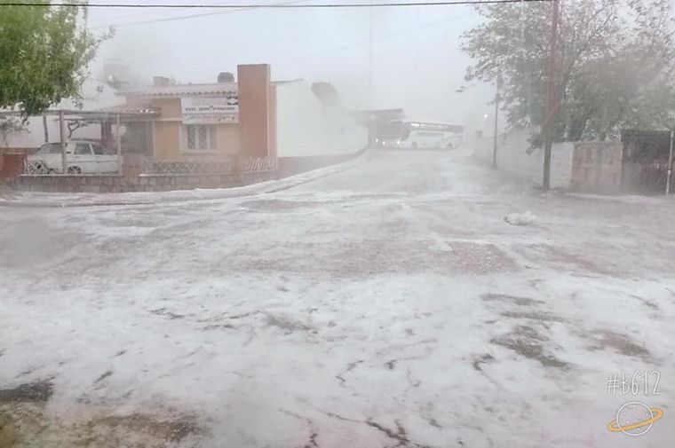 AUDIO: El cerro Uritorco quedó blanco tras la caída de granizo en Capilla del Monte