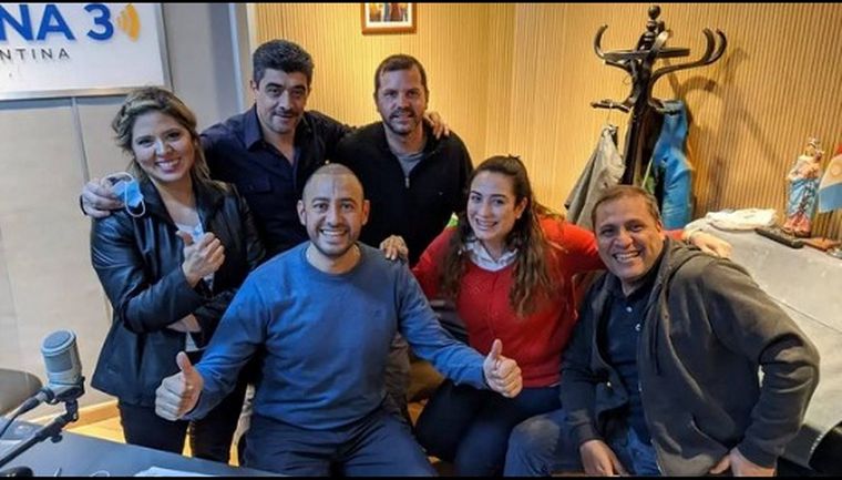 El equipo de Viva la Radio, de festejo