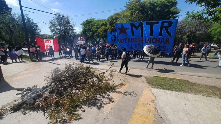 FOTO: Corte total en avenida Fuerza Aérea por marchas y protestas
